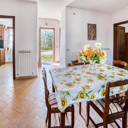 Dom wakacyjny Mansion In With Pool & Garden Citerna