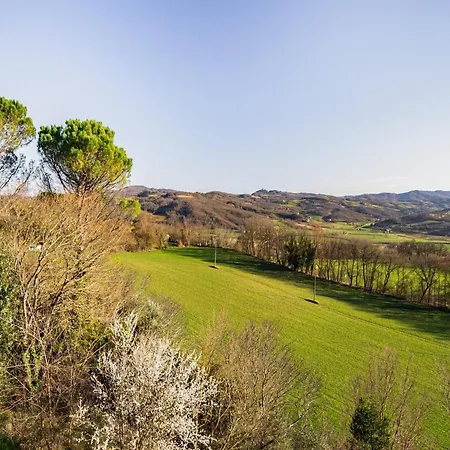 Dom wakacyjny Mansion In With Pool & Garden Citerna